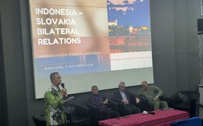 Peluang dan Tantangan Kerjasama Bilateral Indonesia-Slovakia: Kuliah Tamu Dubes RI untuk Slovakia, & Jaroslav Šušol dan Milan Regec, Comenius University